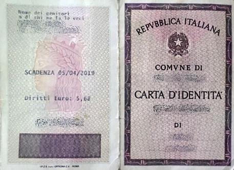 Sulla carta d'identità addio al generico "genitori" tornano "padre" e