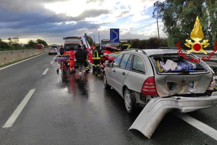 Incidente Sulla 131 Tamponamento A Catena Per Tre Auto E Un Camion 