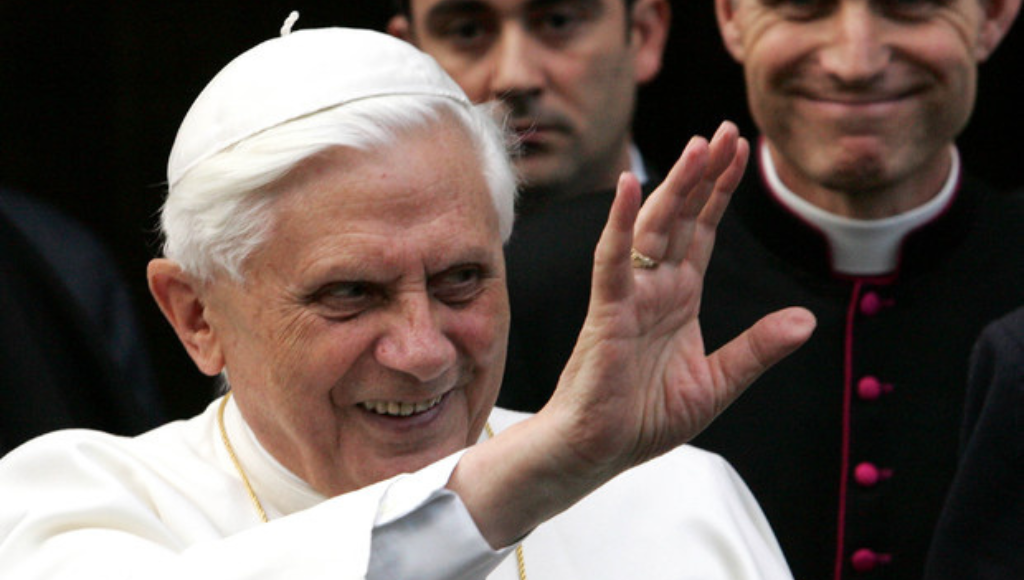 Addio a Benedetto XVI, il papa emerito | Baturi: “Straordinario uomo di
